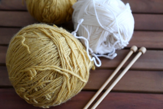 毛糸で作るティーコーゼ(コぜー)